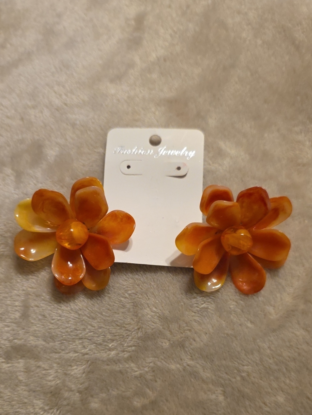 Flower-shaped earrings on card